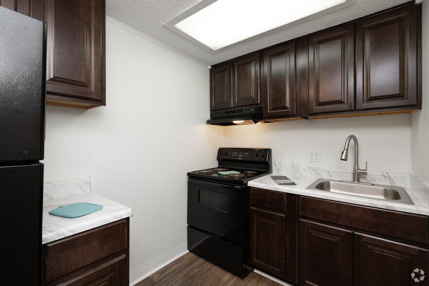 More Photos Of 8619 N Davis Hwy, Pensacola Apartments For Sale