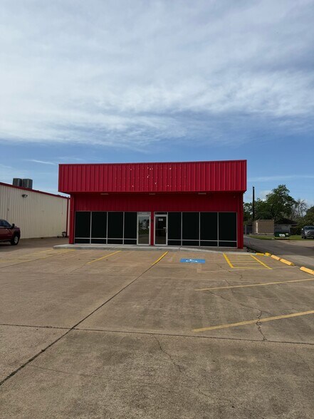 More Photos Of 4429 Spencer Hwy, Pasadena Warehouse For Lease