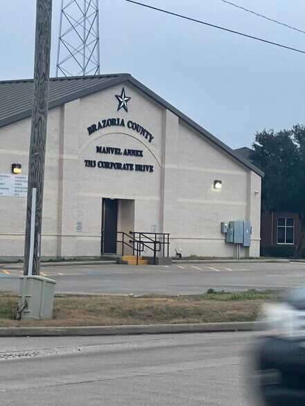 More Photos Of 19300 Morris Ave, Manvel Storefront Retail Office For Lease