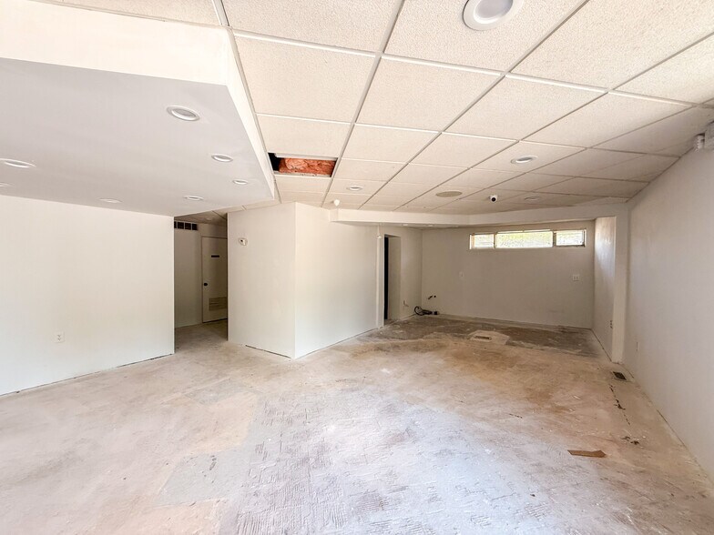 More Photos Of 22 N Telegraph Rd, Pontiac Medical For Lease