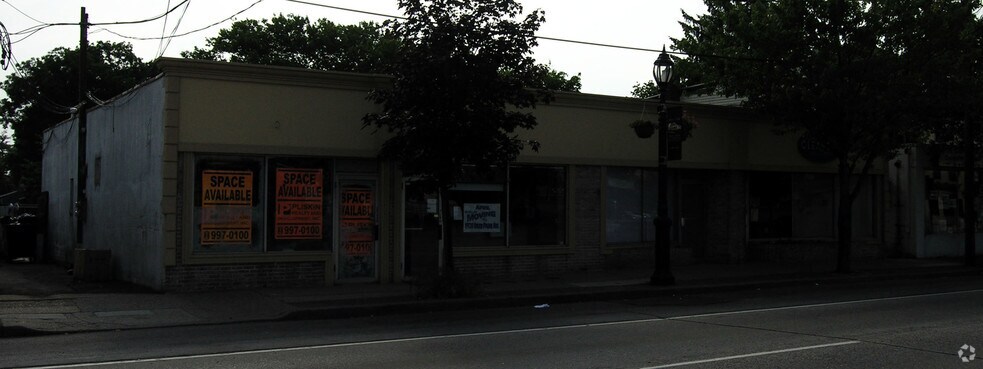 More Photos Of 1823-1827 Deer Park Ave, Deer Park Storefront For Lease