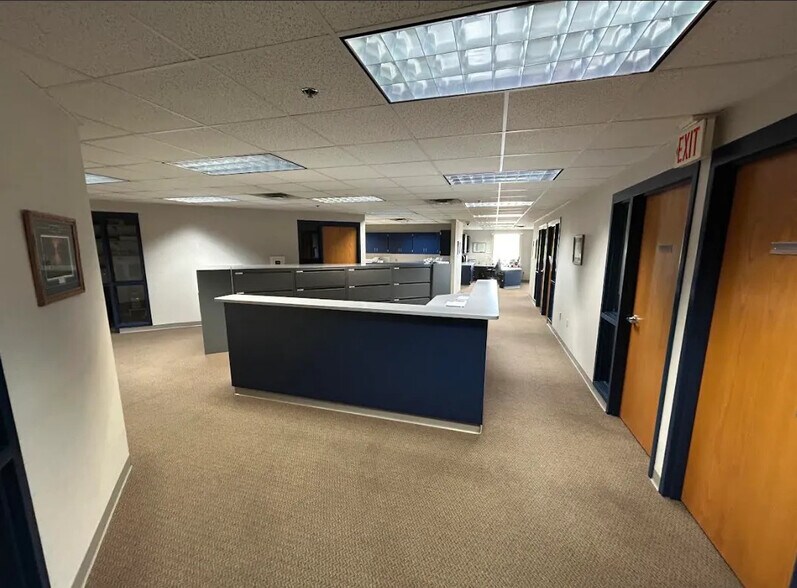 More Photos Of 1920 Lookout Dr, North Mankato Warehouse For Sale