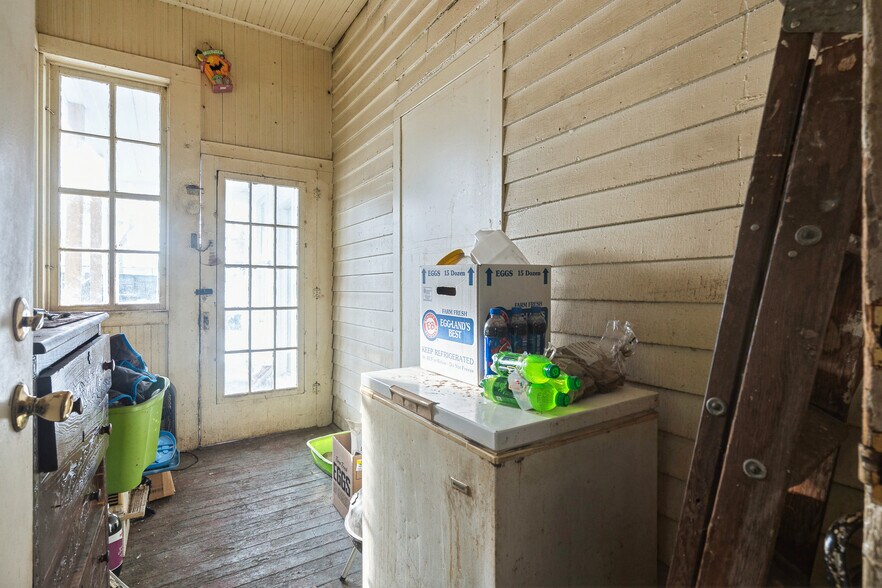 More Photos Of 431 6th Ave S, Clinton Apartments For Sale