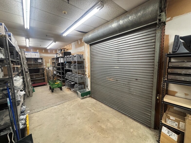 More Photos Of 156 Business Park Dr, Virginia Beach Light Distribution For Sale