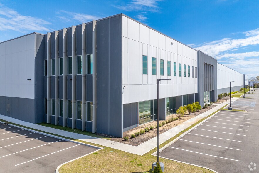 More Photos Of 55 Paradise Ln, Bay Shore Warehouse For Lease