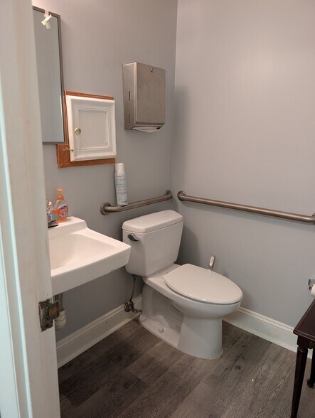 More Photos Of 10875 Main St, Fairfax Medical For Lease