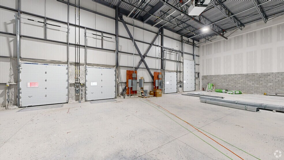 More Photos Of 160 Av D'ibéria, Candiac Distribution For Lease