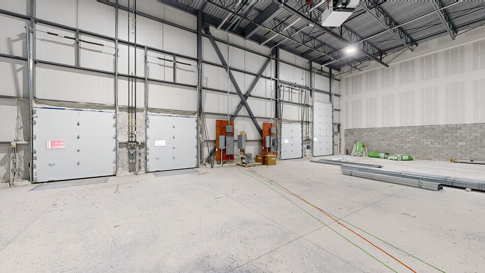 More Photos Of 156 Av D'Iberia, Candiac Industrial For Lease