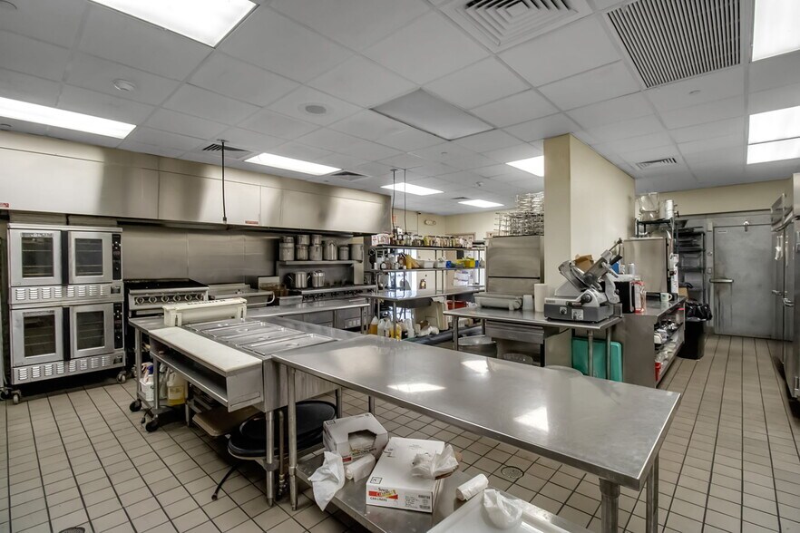 More Photos Of 672 Wehrle Dr, Buffalo Restaurant For Sale