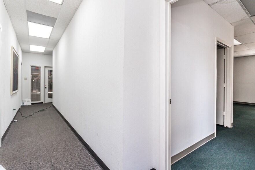 More Photos Of 2900 W Park Row Dr, Pantego Office For Sale