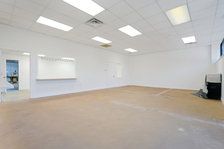 More Photos Of 11 Overlook Dr, Hamden Warehouse For Sale