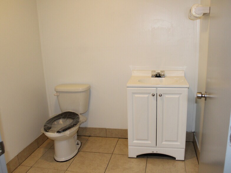 More Photos Of 920 E 124th Ave, Tampa Warehouse For Lease