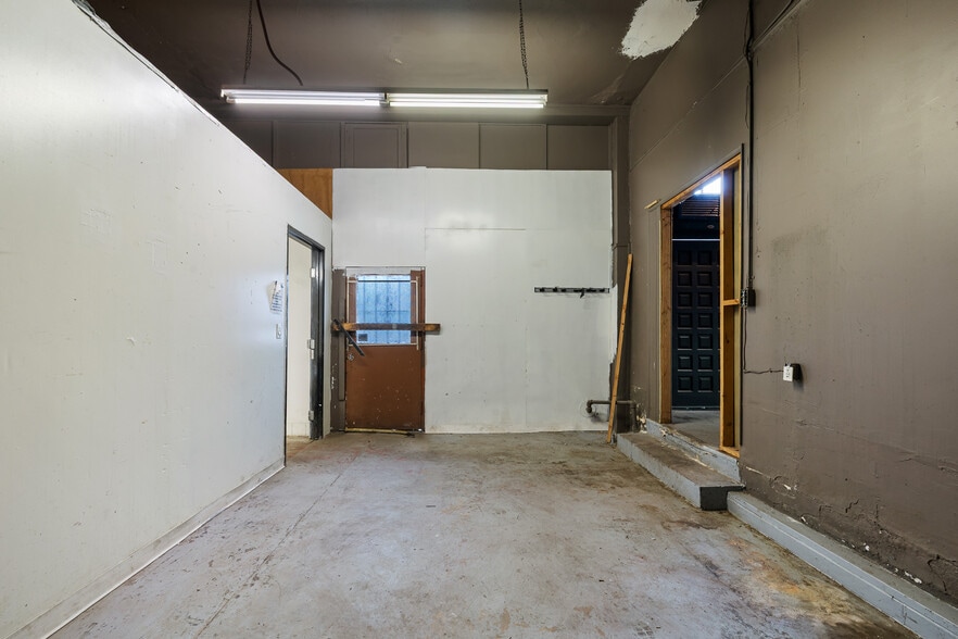 More Photos Of 4318-4330 Melrose Ave, Los Angeles Storefront For Lease