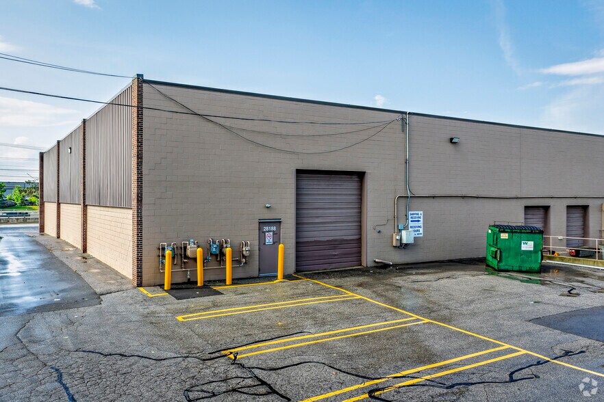 More Photos Of 28188 Schoolcraft Rd, Livonia Warehouse For Lease