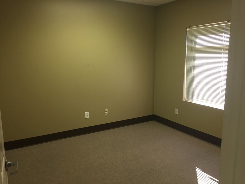 More Photos Of 4770 Woodmere Blvd, Montgomery Office For Lease