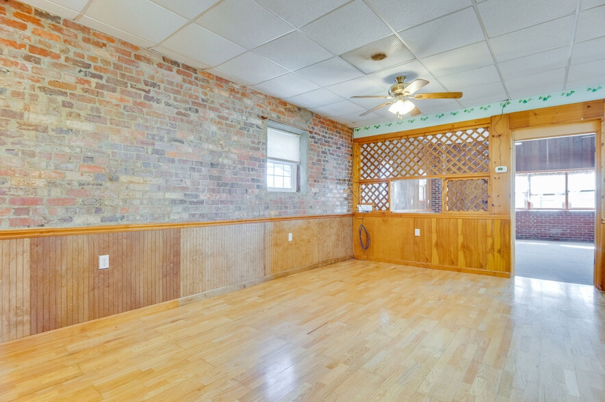 More Photos Of 201 N Wilmington St, Richlands General Retail For Sale