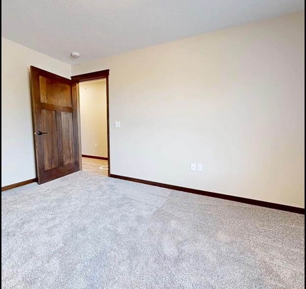 More Photos Of 725 Glacier Dr, Altoona Apartments For Sale