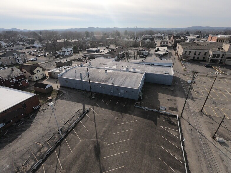 More Photos Of 145 1st Dr NE, New Philadelphia Flex For Lease