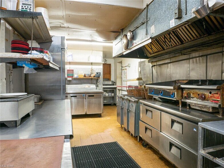 More Photos Of 880 Youngstown Poland Rd, Struthers Restaurant For Lease
