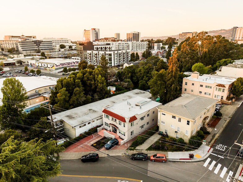 More Photos Of 256 29th St, Oakland Apartments For Sale