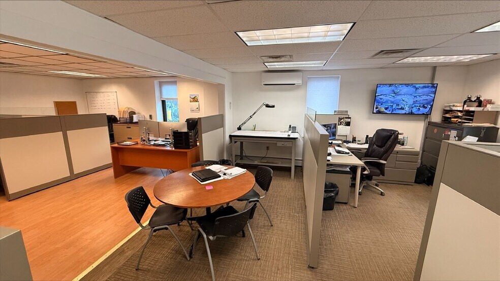 More Photos Of 450 County Rd, Cliffwood Warehouse For Lease