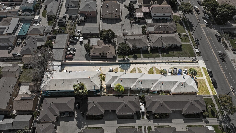 More Photos Of 6800 Wilcox Ave, Bell Apartments For Sale