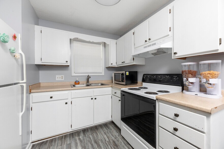 More Photos Of 100 S Kirkland Ave, Elkin Apartments For Sale