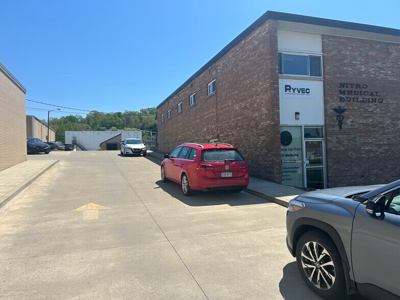 More Photos Of 1909 19th St, Nitro Specialty For Lease