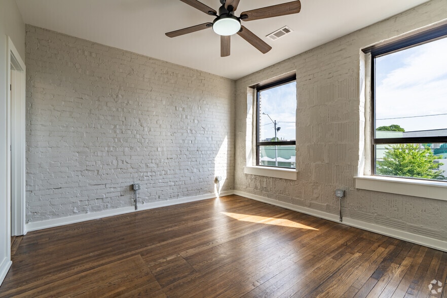 More Photos Of 628 Madison Ave, Memphis Apartments For Lease