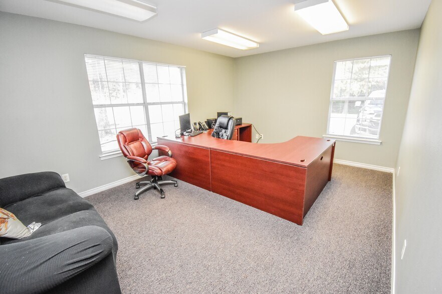 More Photos Of 511 N Northeast Loop 323, Tyler Office Residential For Lease