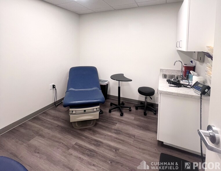 More Photos Of 1751 W Orange Grove Rd, Tucson Medical For Sale