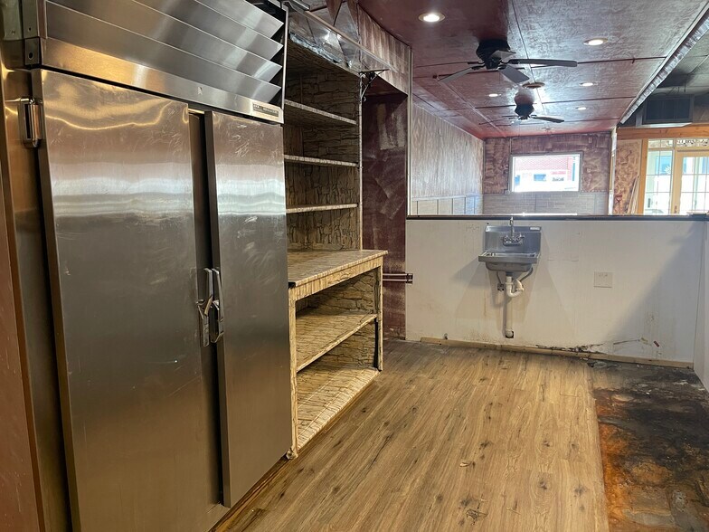 More Photos Of 105 W Main St, Elk Point Specialty For Sale