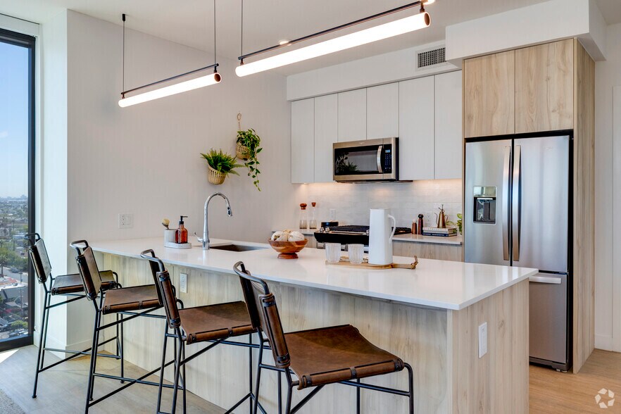 More Photos Of 817 N 6th St, Phoenix Apartments For Lease