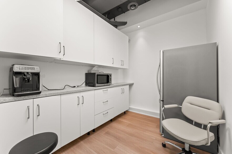 More Photos Of 21 Camden St, Toronto Office For Sale