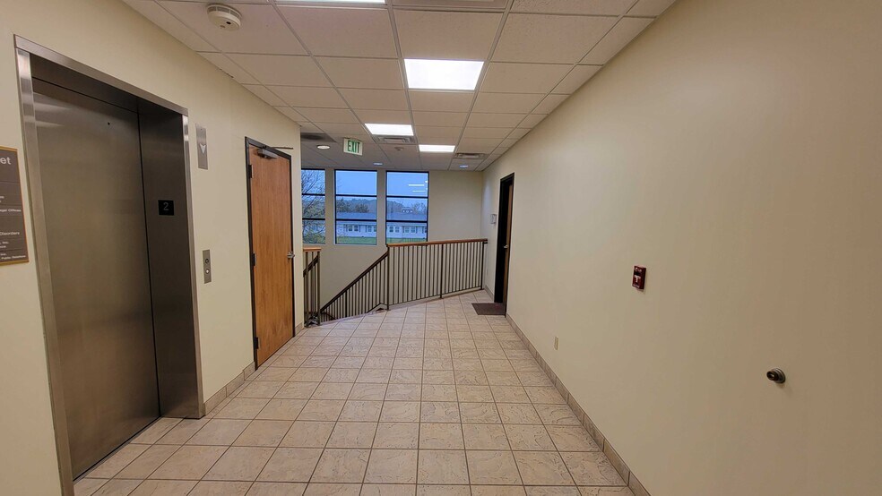 More Photos Of 1501 S Court St, Crown Point Medical For Lease