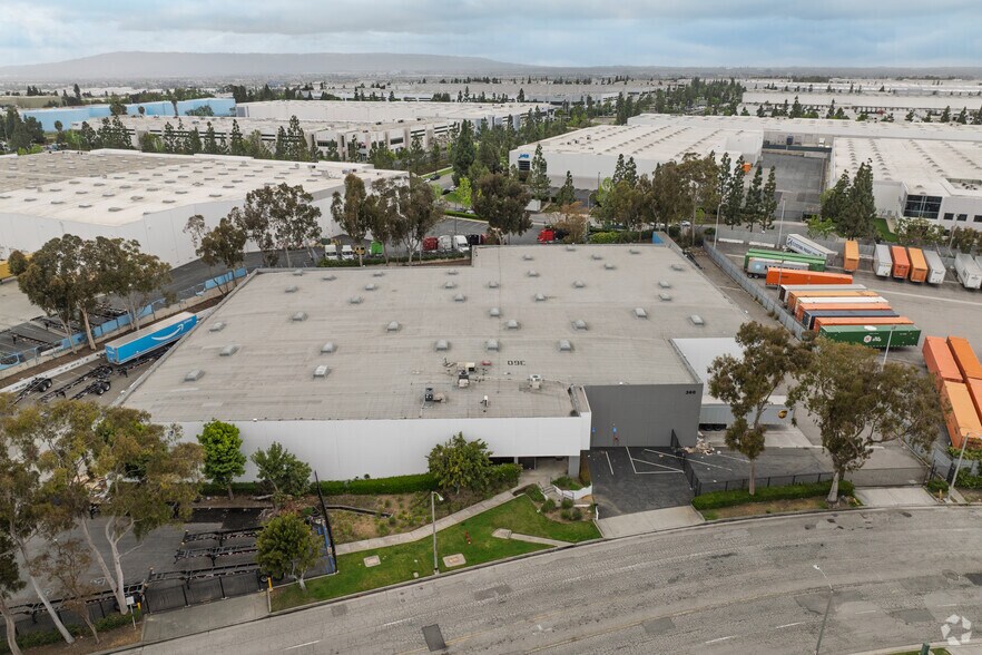 More Photos Of 360 W Victoria St, Compton Warehouse For Lease