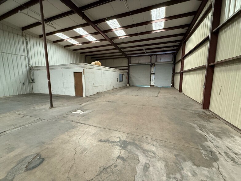More Photos Of 100 E 9th St, Douglas Warehouse For Sale