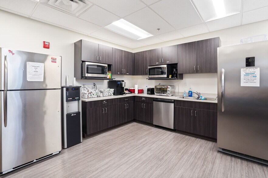 More Photos Of 350 W Wilson Bridge Rd, Worthington Medical For Lease