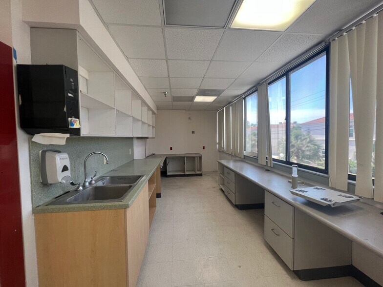 More Photos Of 420 Tamiami Trl S, Venice Medical For Sale