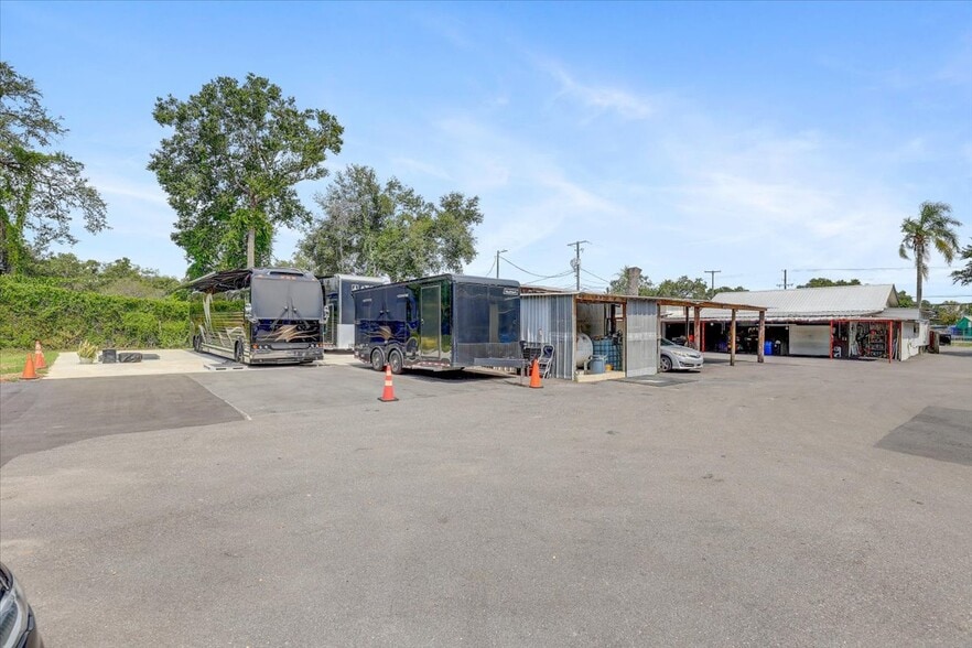 More Photos Of 11309 E US Highway 92, Seffner Flex For Sale