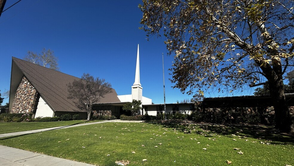 More Photos Of 14001 Burbank Blvd, Van Nuys Specialty For Sale