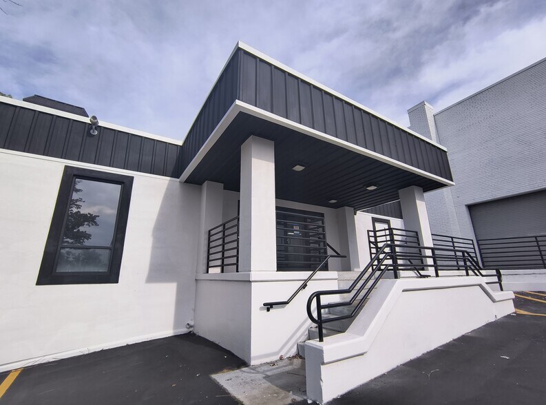 More Photos Of 1515 S Clarkson St, Charlotte Warehouse For Lease