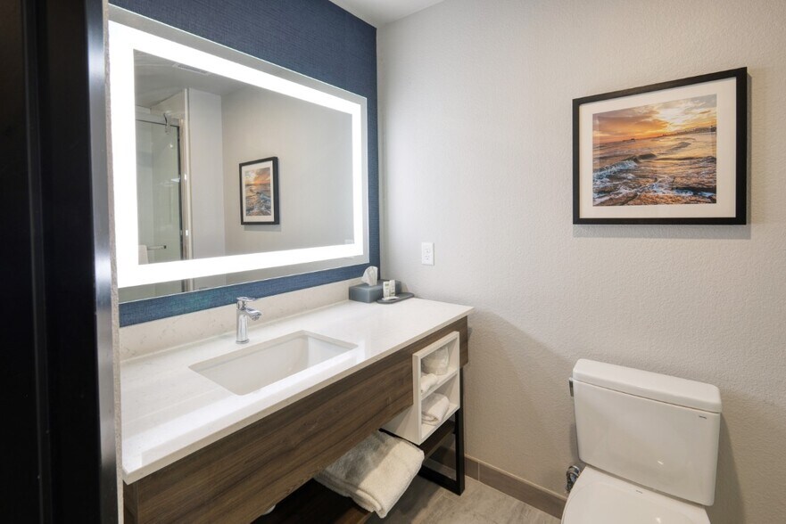 More Photos Of 1002 63rd St, Galveston Hotel For Sale