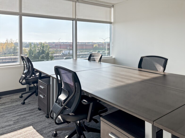 More Photos Of 4605 Boul Lapinière, Brossard Coworking Space