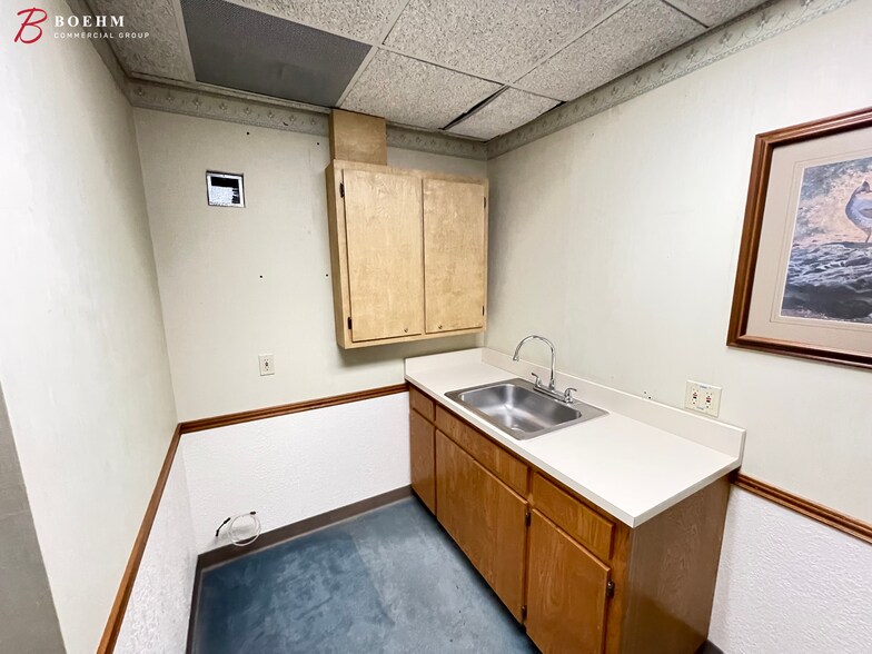 More Photos Of 204 -208 Cully Dr, Kerrville Office For Lease