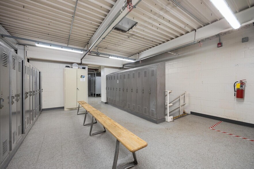 More Photos Of 6533 N Galena Rd, Peoria Manufacturing For Lease