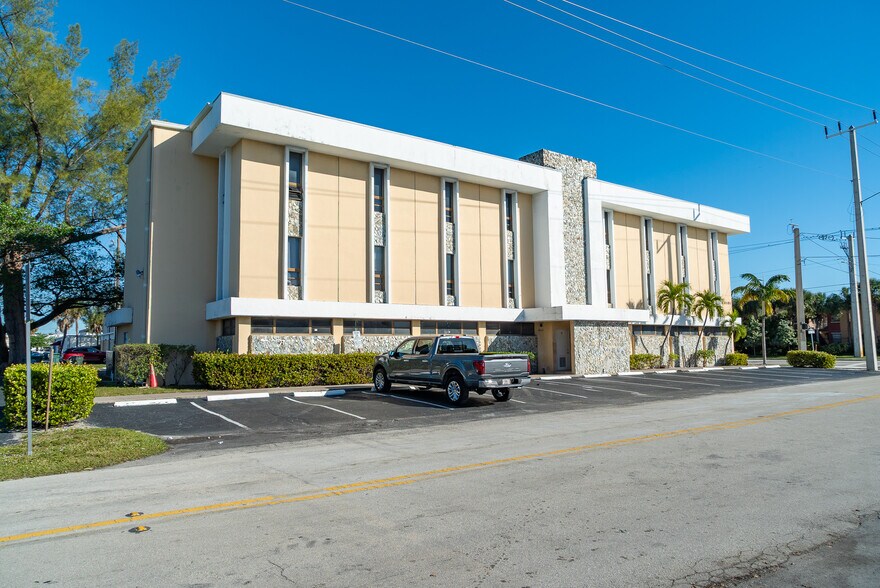 More Photos Of 4101 N Andrews Ave, Fort Lauderdale Medical For Lease