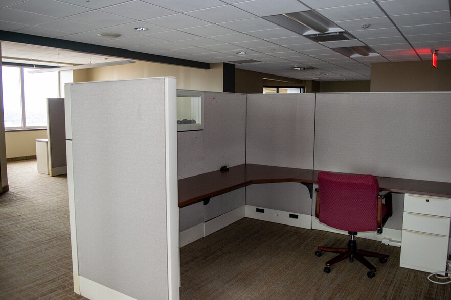 More Photos Of 10 Lafayette Sq, Buffalo Hotel For Lease