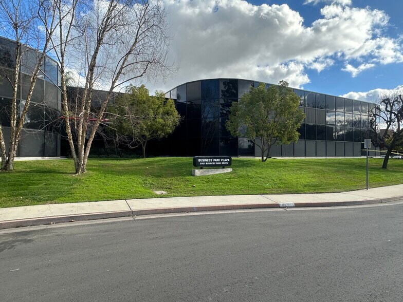 More Photos Of 5401 Business Park S, Bakersfield Loft Creative Space For Sale
