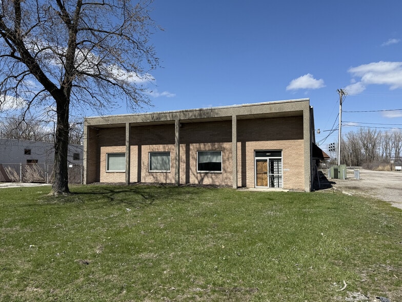 More Photos Of 3106 South Ave, Toledo Warehouse For Lease
